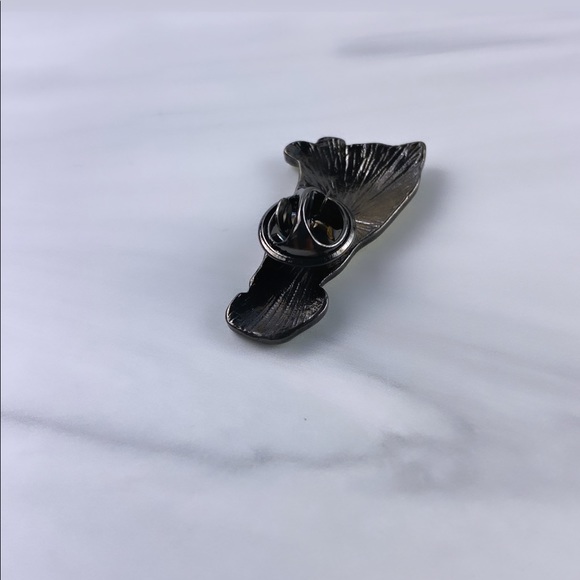 White Labrador Enamel Pin/ Brooch - Picture 3 of 4